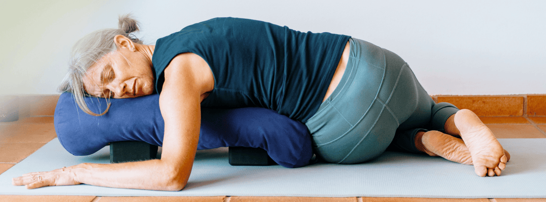 Wat is Bolster? Hét kussen en yoga accessoire wat jouw leven gaat veranderen.